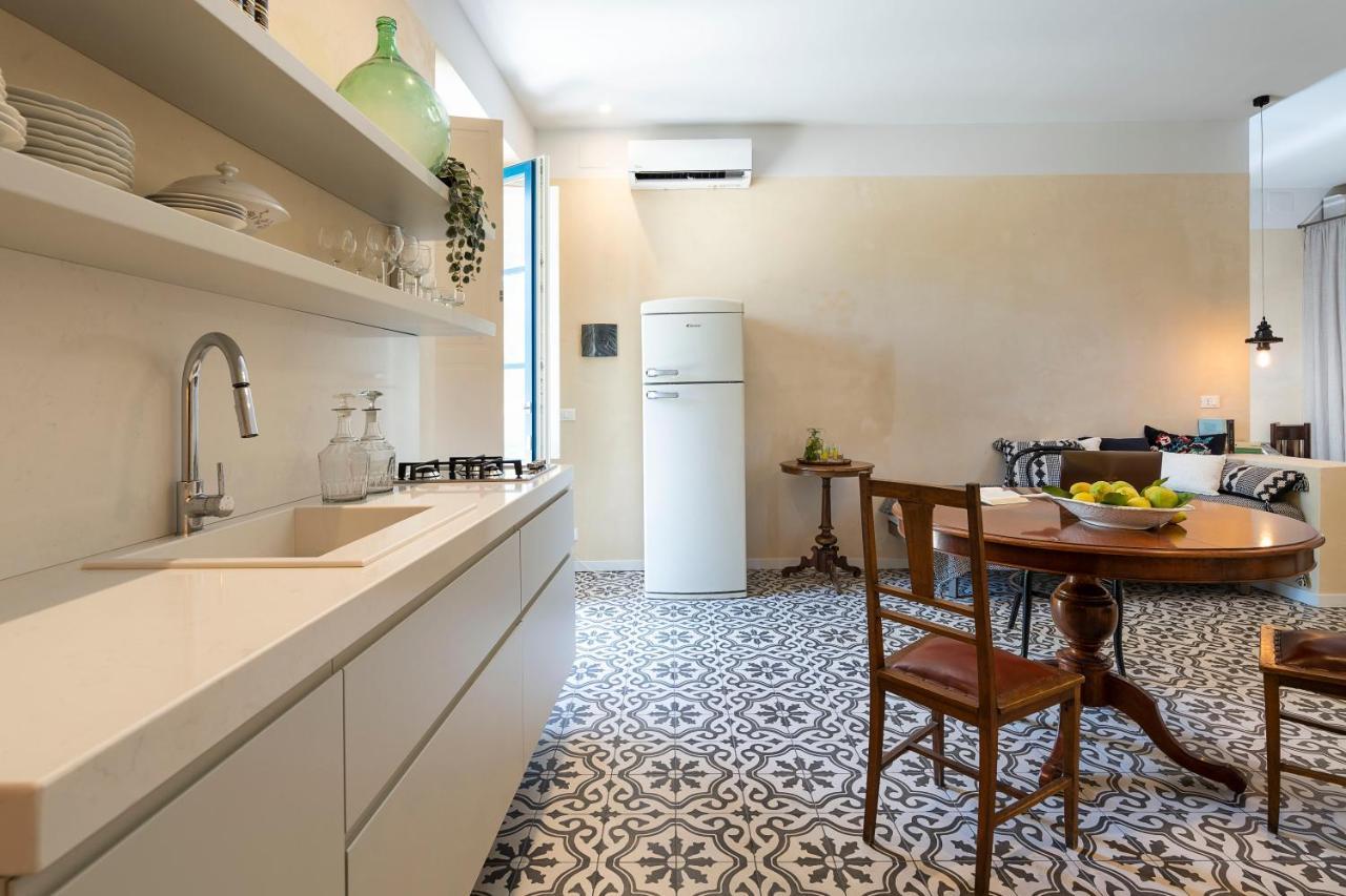 Suasor Villa Acireale Exteriör bild